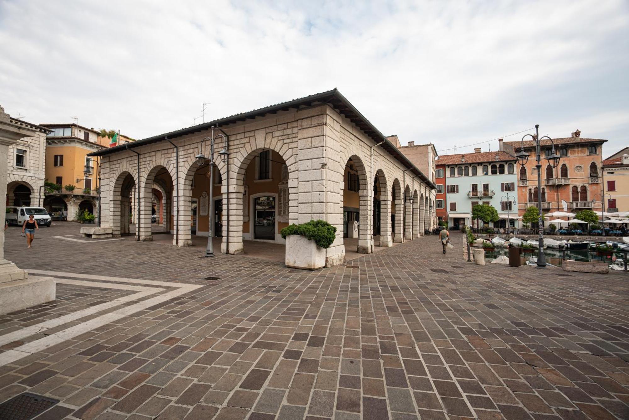 Suite "Castello" Del Garda - Apt Per Coppie Garda Десенцано дел Гарда Екстериор снимка